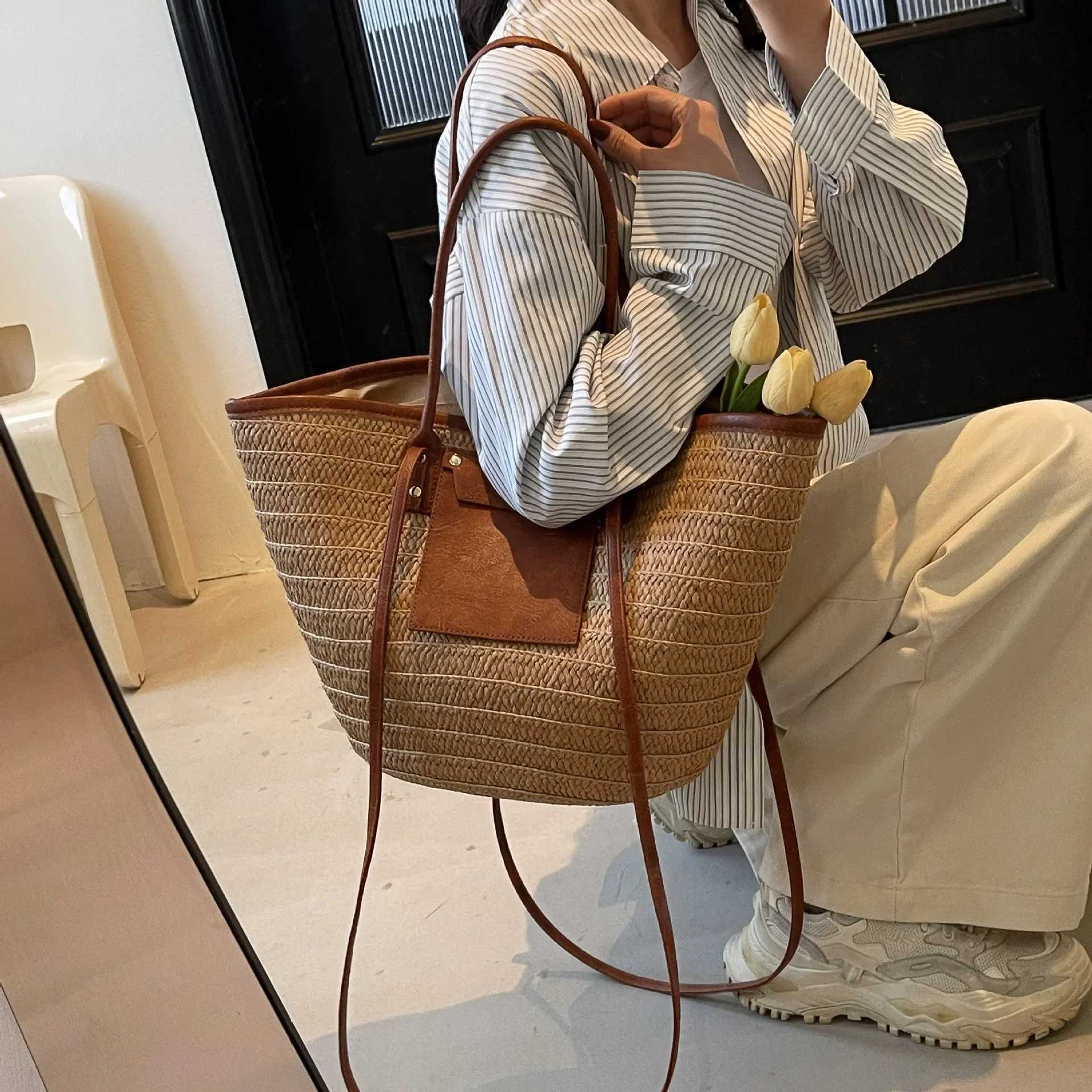 Str Womens Large Capacity 2025 Summer New Woven Shoulder Bag Seaside Vai Beach Shoulder Bag Commuter Tote BagXJ250308
