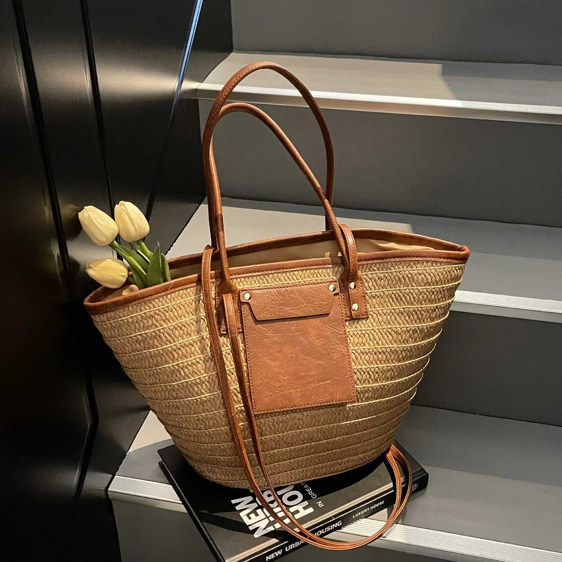 Str Womens Large Capacity 2025 Summer New Woven Shoulder Bag Seaside Vai Beach Shoulder Bag Commuter Tote BagXJ250308