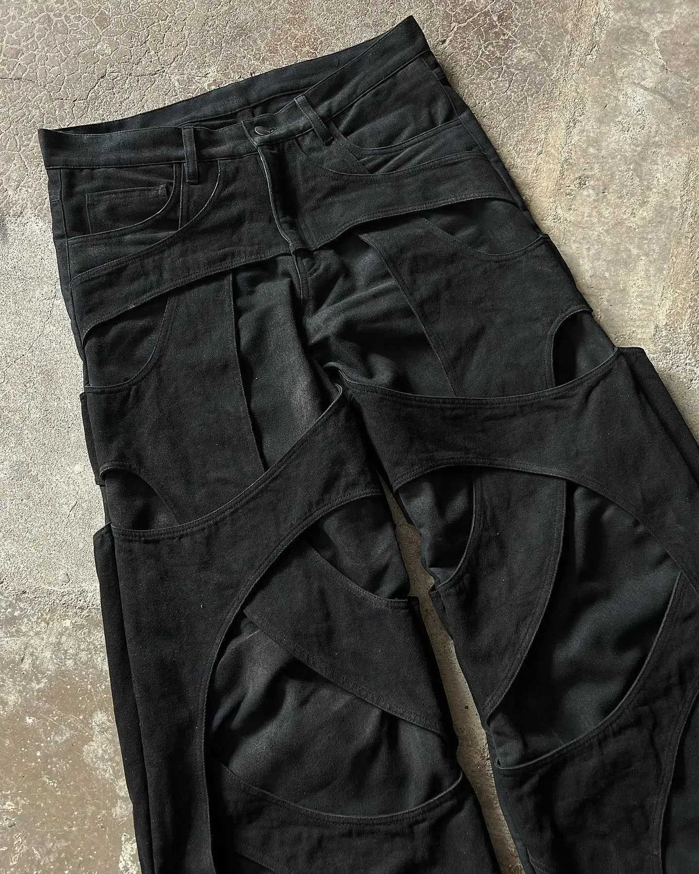 Streetwear Gothic Cargo Pants Men Harajuku Hollow Patch Baggy Jeans Vintage Distressed Floor Length Wide Legs Pants Y2K TrousersT250310