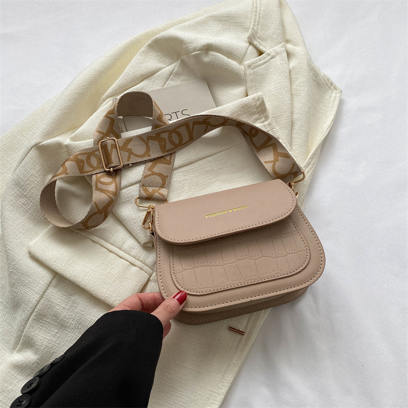 2025 Spring summer Fashion Designer Women's Mini Bag Simple And Casual New Style Fashion Small Square Bag Avant Garde Shoulder Bag Crossbody Stor