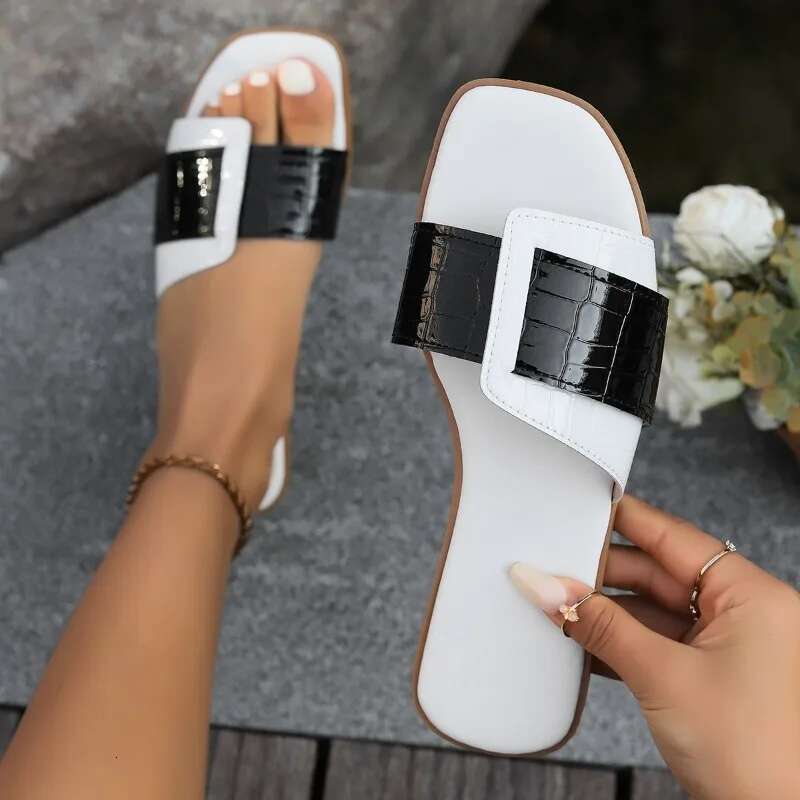 2025 Summer New Sandals Shipping Flat Bottom Beach Shoes Flip Flops Fashion Designer High Quality Soft Bottom Outdoor Leisure Non Slip Rubber Slippers