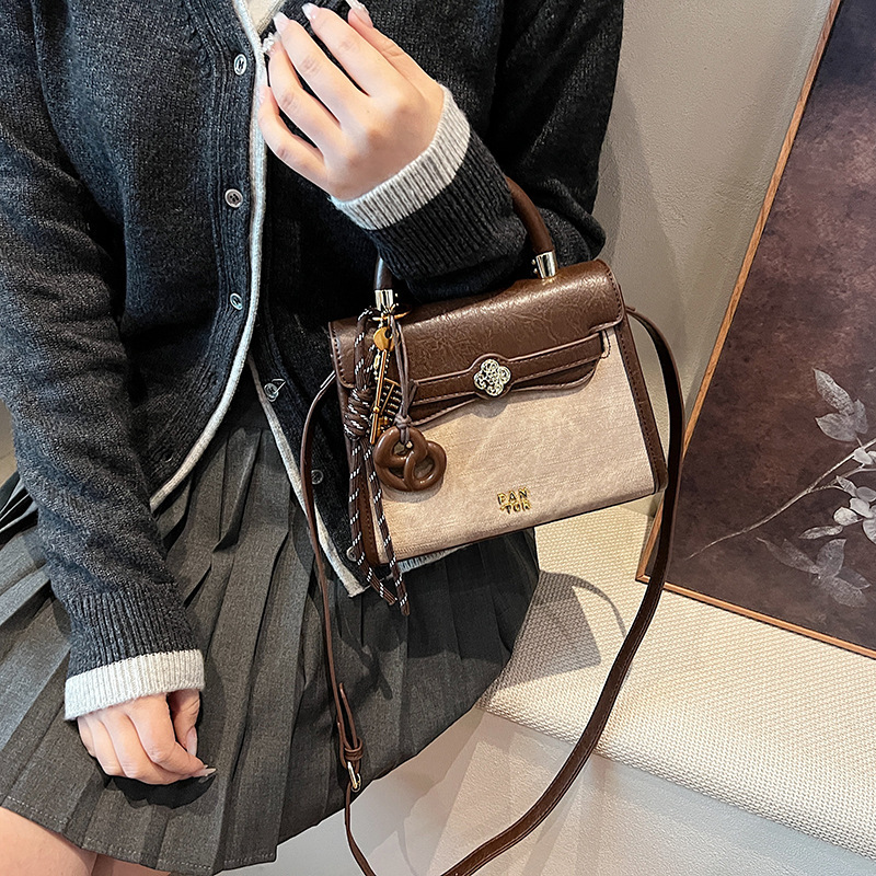 Small Niche Color Blocking Fashion Personality Designer New Women s 2025S Light Luxury Handheld Saddle Bag Single Shoulder Crossbody Bag Large Capacit