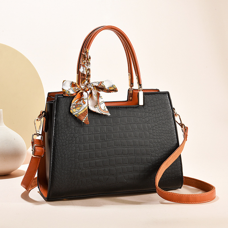 2025 Designer s New Women s Handbag Slant Body Large Capacity Storage Bag Fashion Square Bag Makeup Bag Trendy Tote Bag