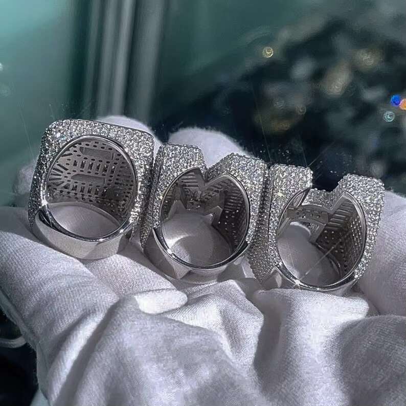Custom VVS Moissanite Dia Hip Hop Jewelry Baguette Cut Sterg Sier Iced Out Initial Name Letter Ring
