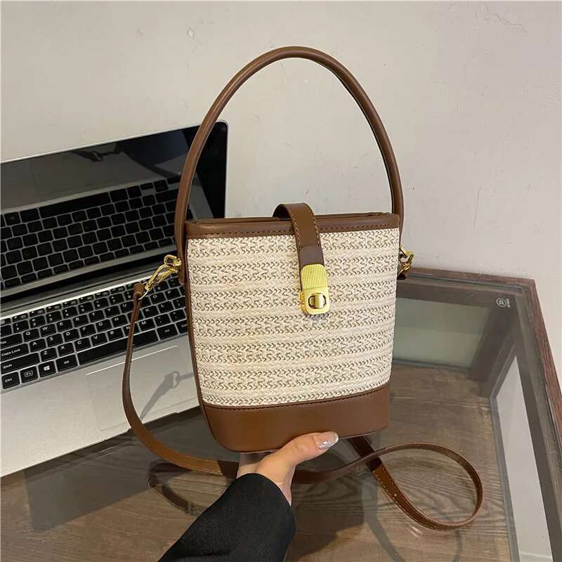 Womens Fashion Trends Straw Bucket Bag Female Summer Handmade Woven Shoulder Ladies Shopping Purse New Beach Bags Handbags