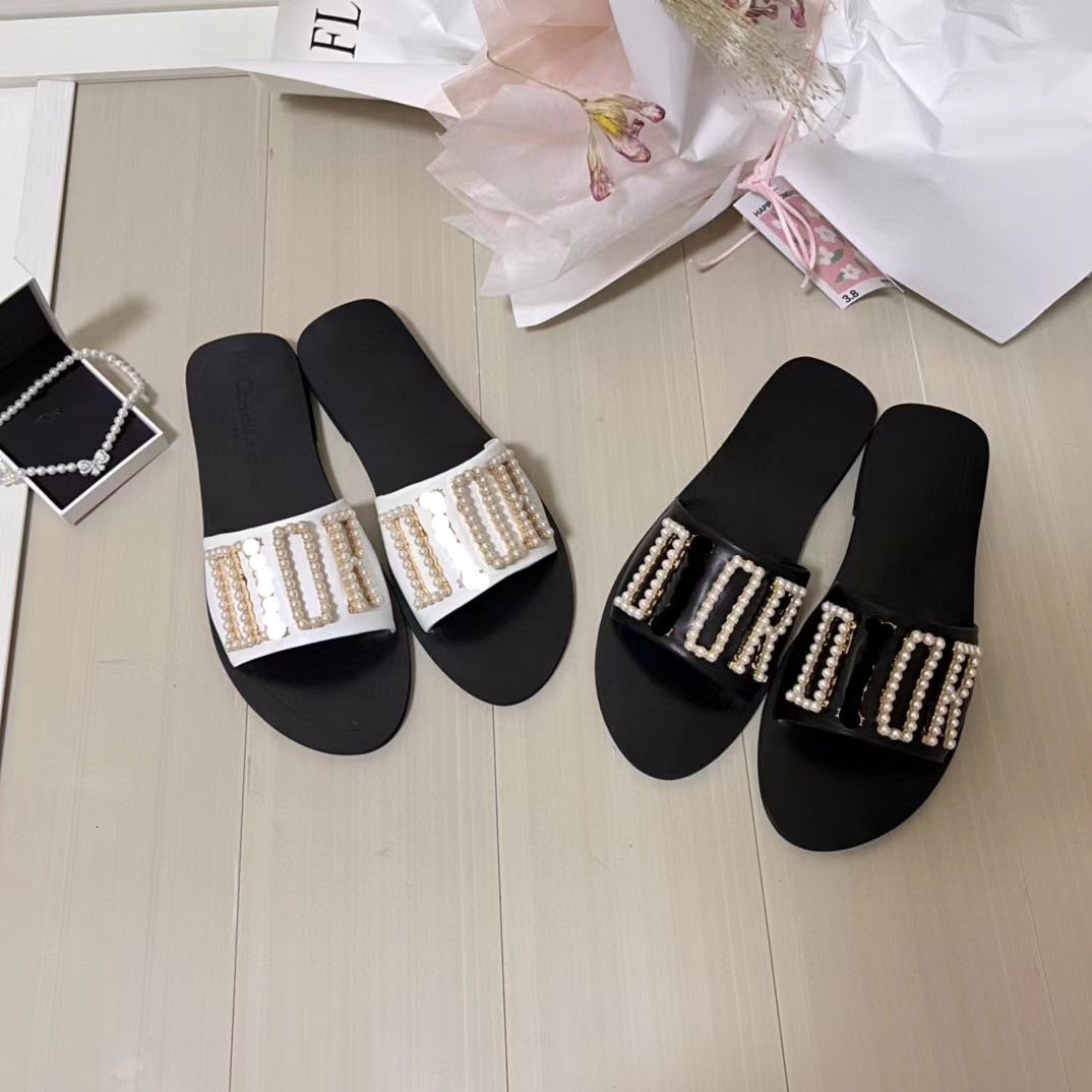 2025 New Sandals Designer Sandals Slippers Premium Pearl Fashion Metal Buckle Black Multi Functional Women S Non Slip Flat Comfortable Sandals Beach Shoes Cool
