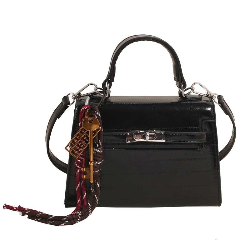 High End Fashion Retro Designer Women s Handbag Niche Trend In Spring And Summer Of 2025 Mini Western Style Shoulder Bag Multifunctional Crossbody Bag
