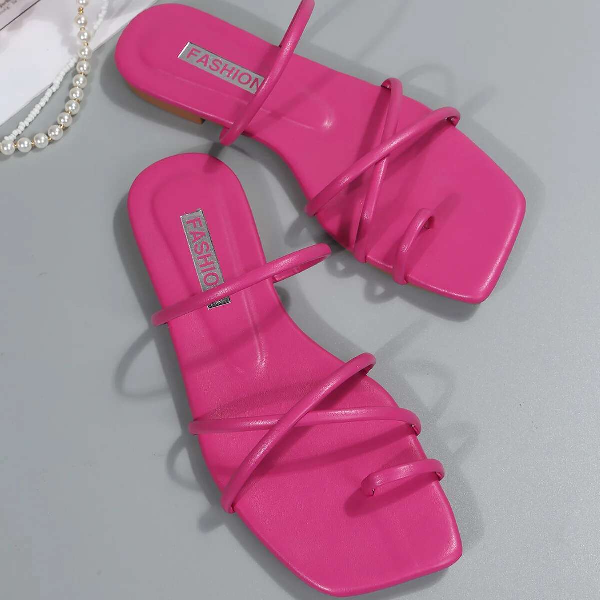 2025 Summer Women's Flat Sandals Free Shipping New Lightweight And Comfortable Designer Sandals Outdoor Vacation Slippers Flip Flops Beach Shoes
