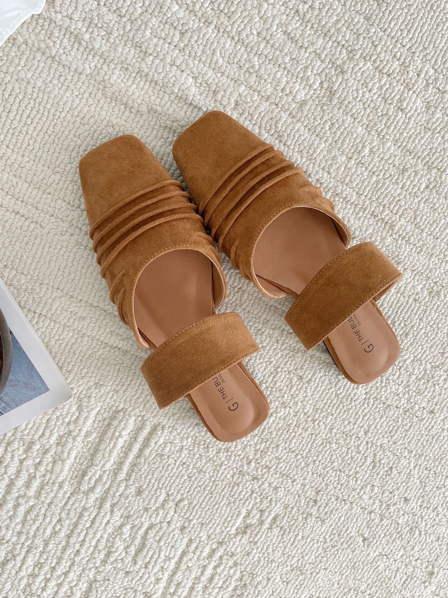 Fashion Tabi Ninja Shoes WomenRound Split Toe Shallow Thick Heel Sandals Single Mid Heel Mary Janes Shoes Female Pumps 241101