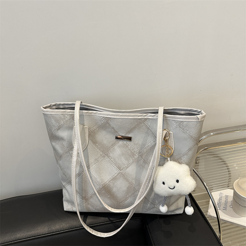 Large Capacity Women s 2025 New High Quality Light Luxury Designer Women s Shoulder Bag Underarm Commuter Handbag Storage Bag