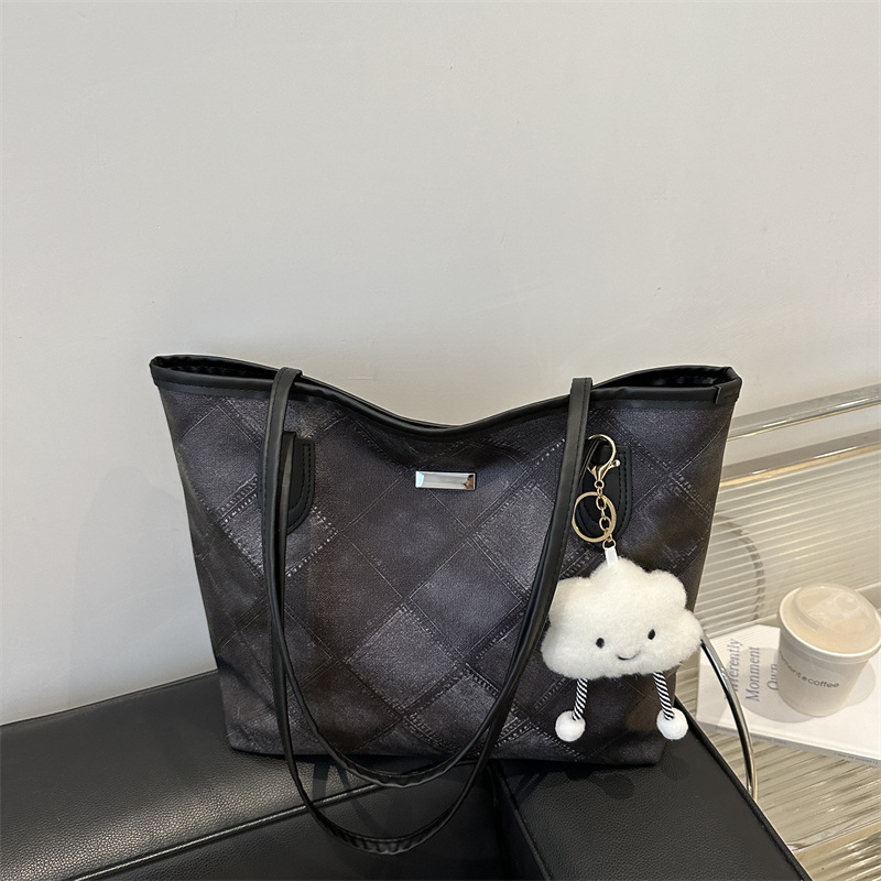 Large Capacity Women s 2025 New High Quality Light Luxury Designer Women s Shoulder Bag Underarm Commuter Handbag Storage Bag