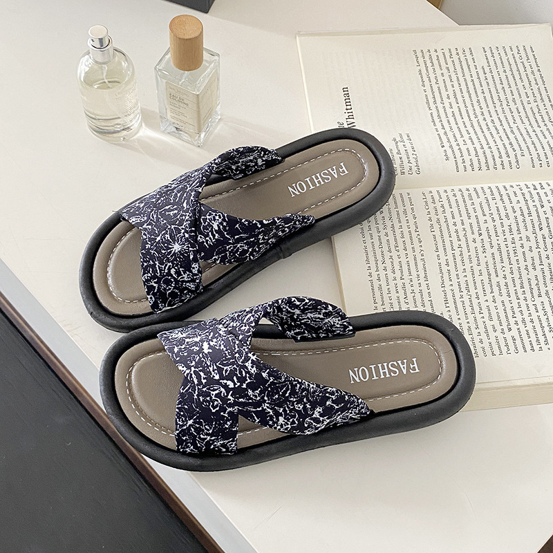 2025 Free Shipping High End Designer Sandals Non Slip Soft Soled Women S Slippers Fashion Designer Outdoor Casual Shoes Open Toed One Line Beach Cross