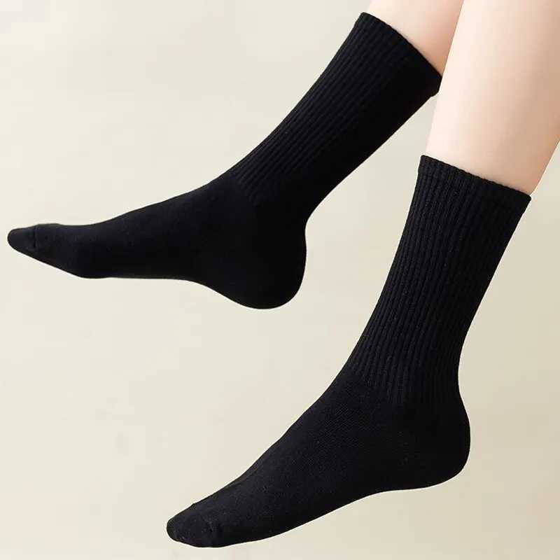 6/12 Pairs Middle Tube Socks For Men Solid Colour In White and Black Streetwear Harajuku Fashion Breathable and Casual SocksT250307
