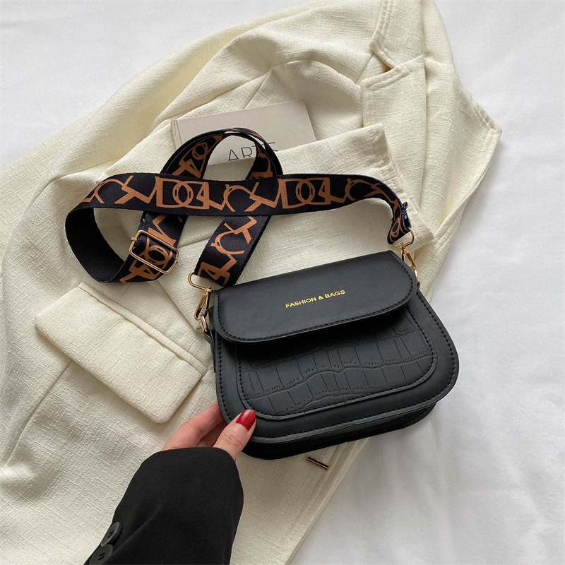 2025 Spring summer Fashion Designer Women's Mini Bag Simple And Casual New Style Fashion Small Square Bag Avant Garde Shoulder Bag Crossbody Stor