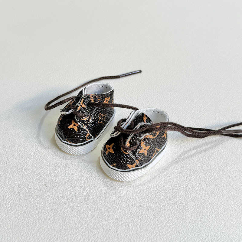 Doll Apparel Only clothes)) 17cm blind box canvas pendant childrens clothing hats shoes accessories dolls printed shoesY250307MIDM