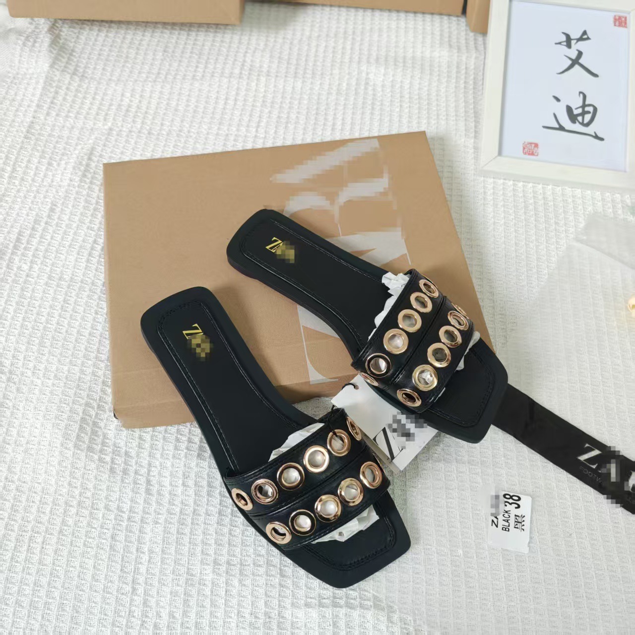 Summer New Flat Sandals With Hardware Buckle Hollow Designer Sandals Fashion Designer Multi Functional Light Free Shipping Luxury Women Slippers Casua