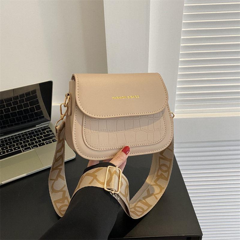 2025 Spring summer Fashion Designer Women's Mini Bag Simple And Casual New Style Fashion Small Square Bag Avant Garde Shoulder Bag Crossbody Stor