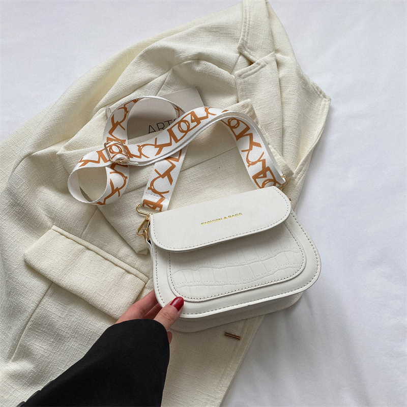 2025 Spring summer Fashion Designer Women's Mini Bag Simple And Casual New Style Fashion Small Square Bag Avant Garde Shoulder Bag Crossbody Stor
