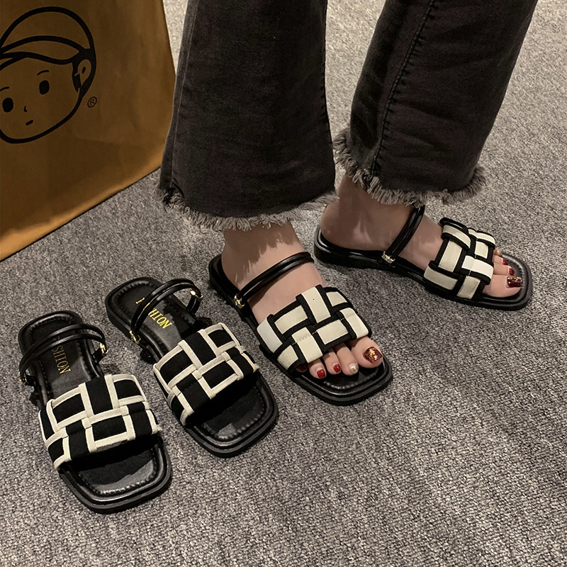 2025 Summer Popular Women s Sandals Fashion Designer New Trend Flat Bottom Non Slip Soft Bottom Outdoor Casual Slippers Beach Shoes