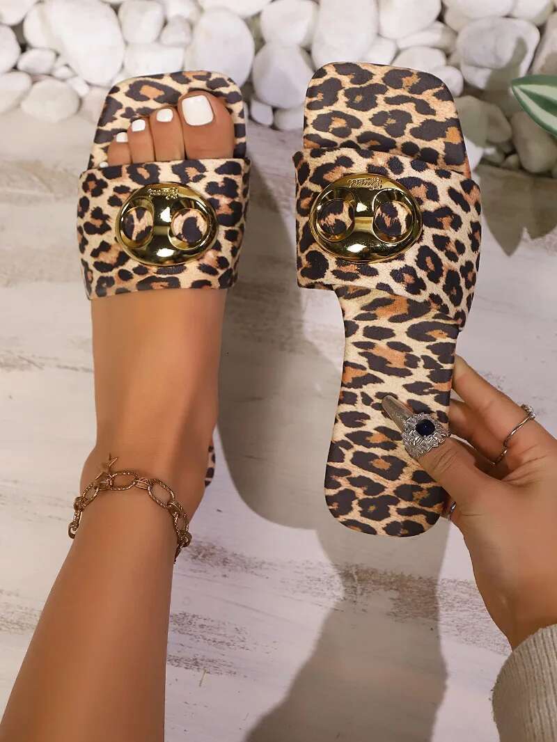 New Summer 2025 Product Launch Summer Women s Slippers Fashion Designer s New Open Toed Leopard Pattern Flat Shoes Casual Beach Flip Floors Large Size