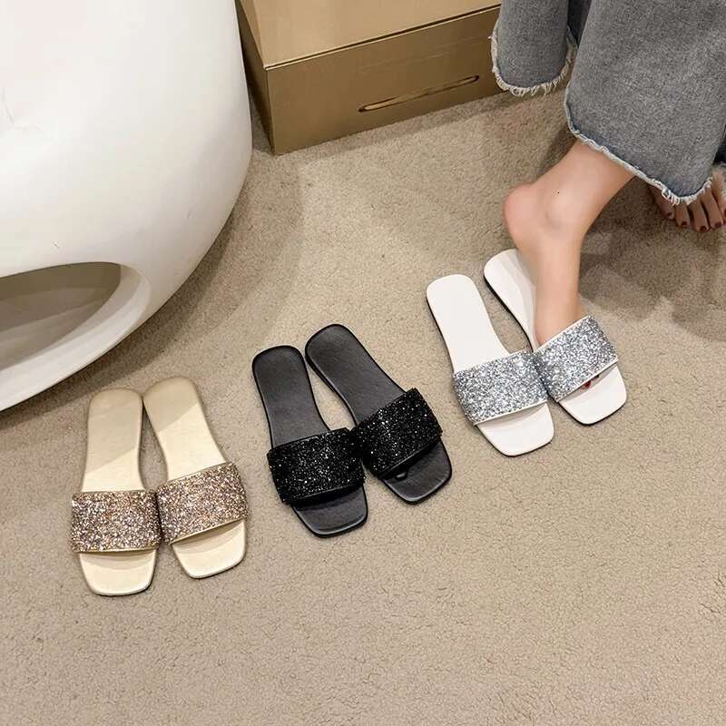 2025 Summer Women's Flat Sandals European And Free Shipping New Lightweight And Comfortable Designer Sandals Outdoor Vacation Slippers Flip Flops