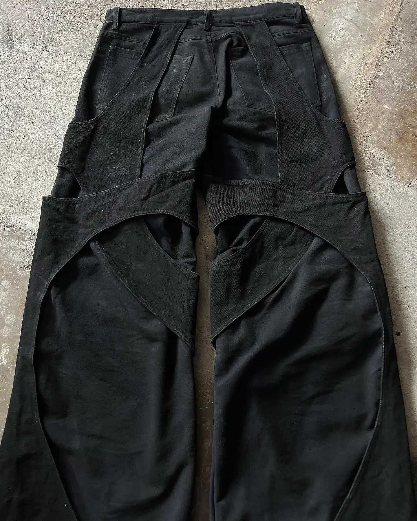 Streetwear Gothic Cargo Pants Men Harajuku Hollow Patch Baggy Jeans Vintage Distressed Floor Length Wide Legs Pants Y2K TrousersT250310