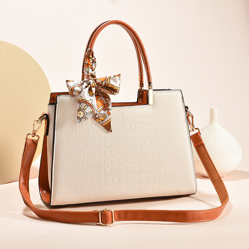 2025 Designer s New Women s Handbag Slant Body Large Capacity Storage Bag Fashion Square Bag Makeup Bag Trendy Tote Bag
