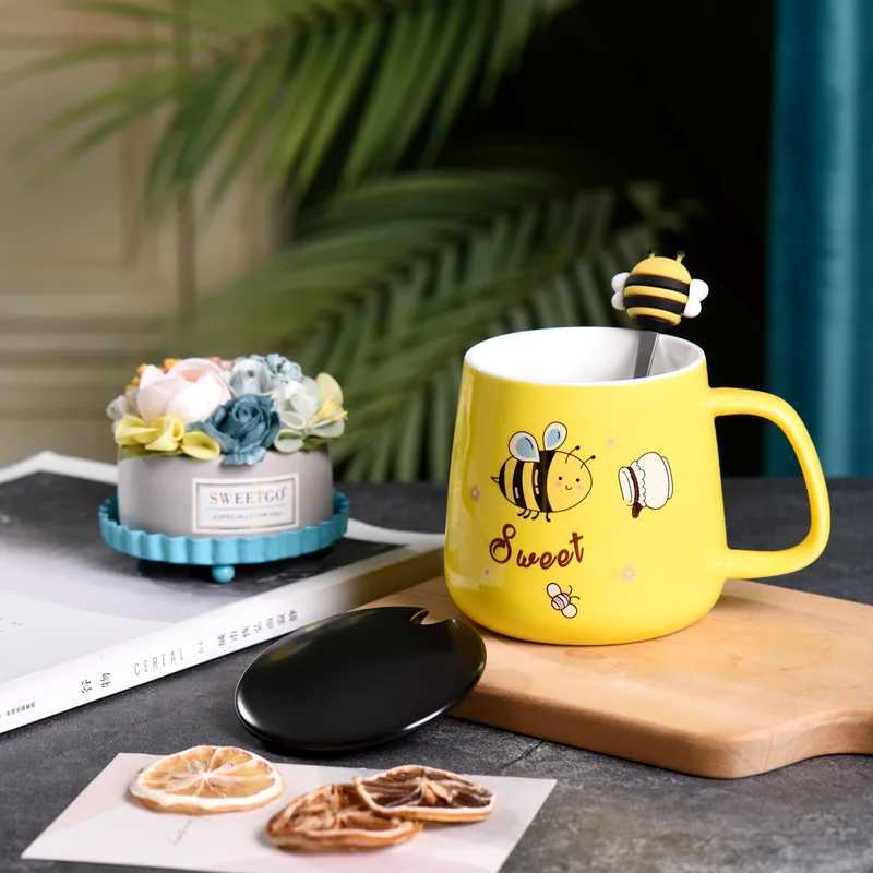 Ceramic Cartoon Bee g With Spoon Lid Ceramic Coffee Cups Sing Breakfast Cups Christmas Gift Coffee Cup Sets H251215