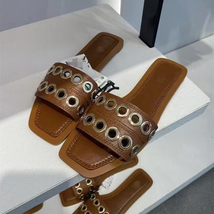 Summer New Flat Sandals With Hardware Buckle Hollow Designer Sandals Fashion Designer Multi Functional Light Free Shipping Luxury Women Slippers Casua