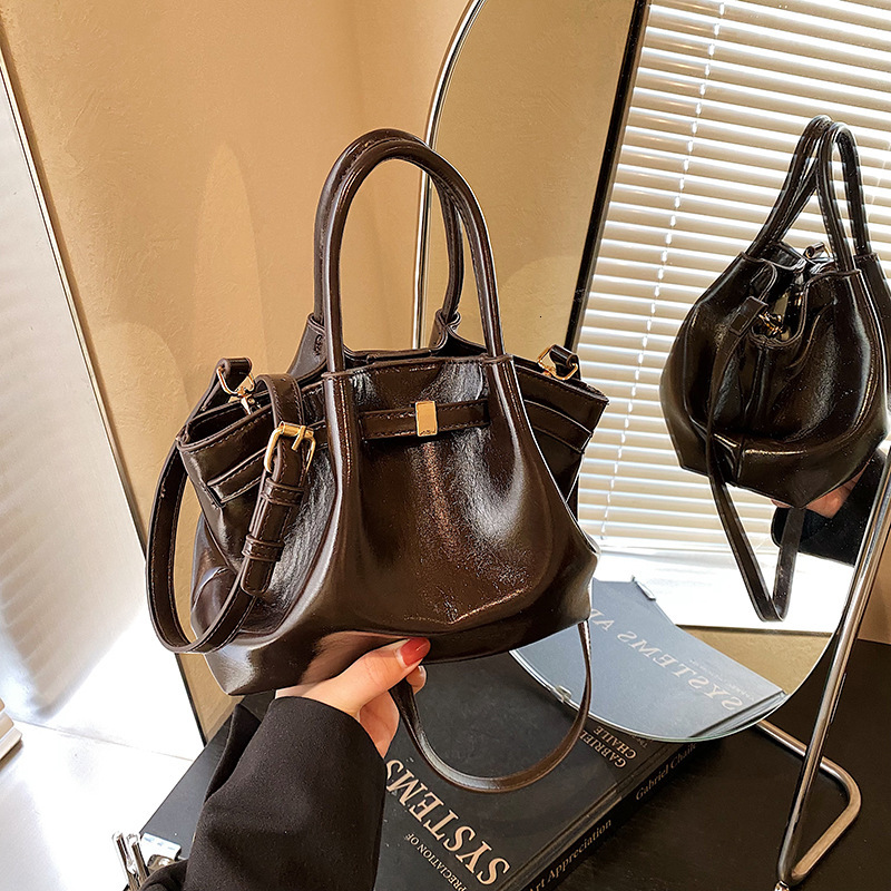2025 New Niche Designer Women s Hand held Handbag Fashionable High quality PU Tote Bag Suede Leather Pleated Armpit Dumpling Bag Crossbody Bag