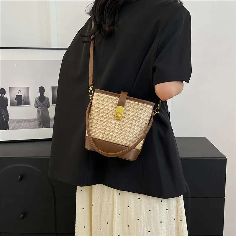 Womens Fashion Trends Straw Bucket Bag Female Summer Handmade Woven Shoulder Ladies Shopping Purse New Beach Bags Handbags
