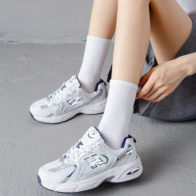 6/12 Pairs Middle Tube Socks For Men Solid Colour In White and Black Streetwear Harajuku Fashion Breathable and Casual SocksT250307