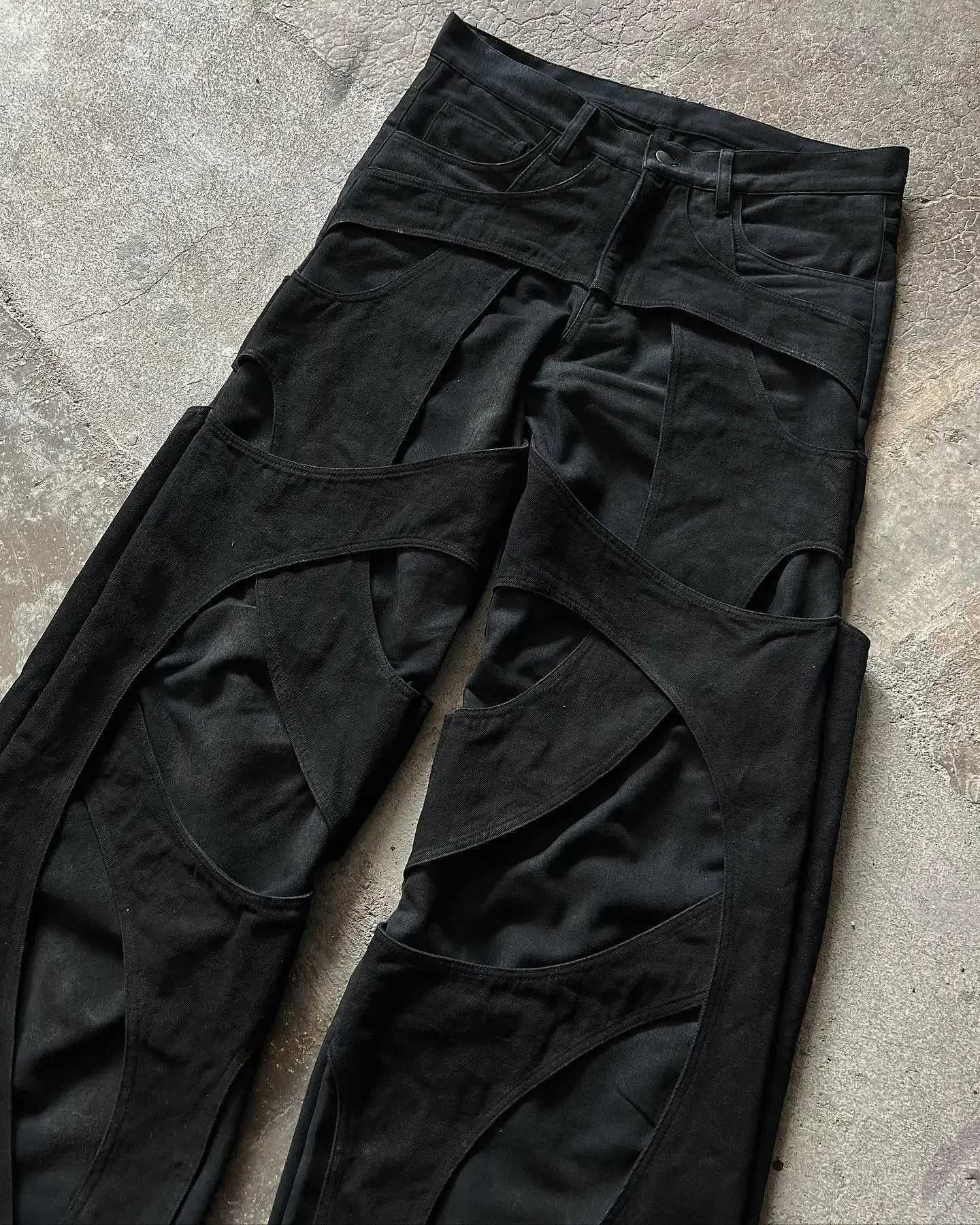 Streetwear Gothic Cargo Pants Men Harajuku Hollow Patch Baggy Jeans Vintage Distressed Floor Length Wide Legs Pants Y2K TrousersT250310