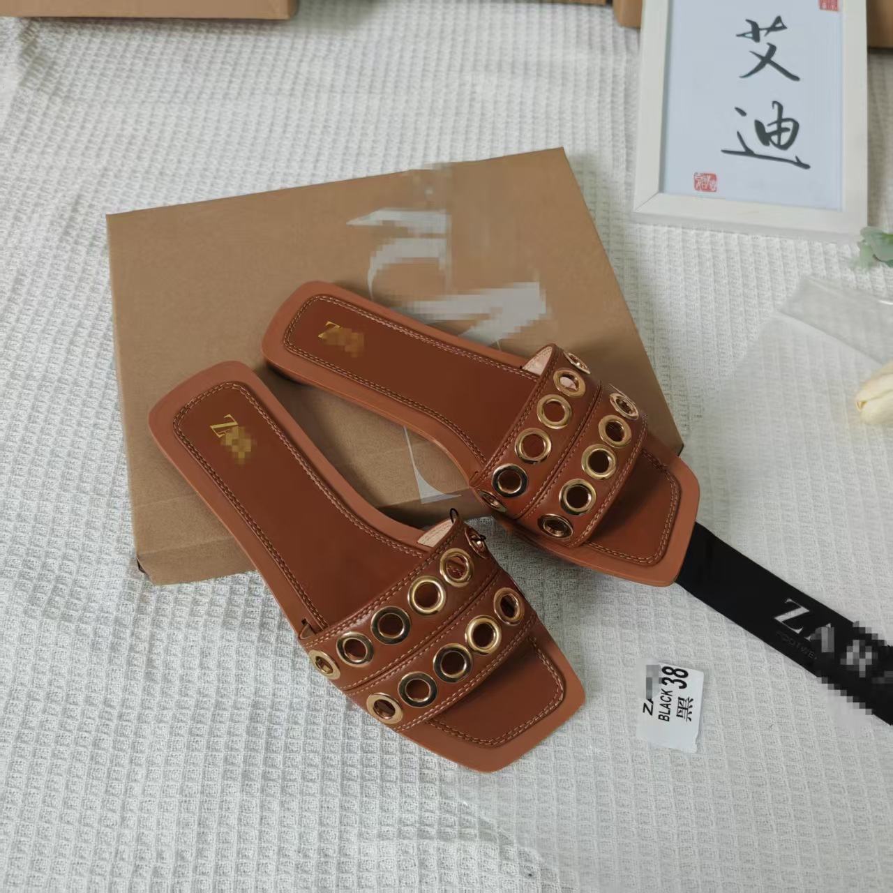 Summer New Flat Sandals With Hardware Buckle Hollow Designer Sandals Fashion Designer Multi Functional Light Free Shipping Luxury Women Slippers Casua