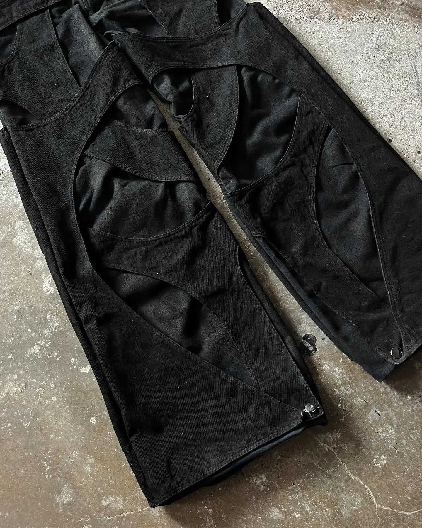 Streetwear Gothic Cargo Pants Men Harajuku Hollow Patch Baggy Jeans Vintage Distressed Floor Length Wide Legs Pants Y2K TrousersT250310