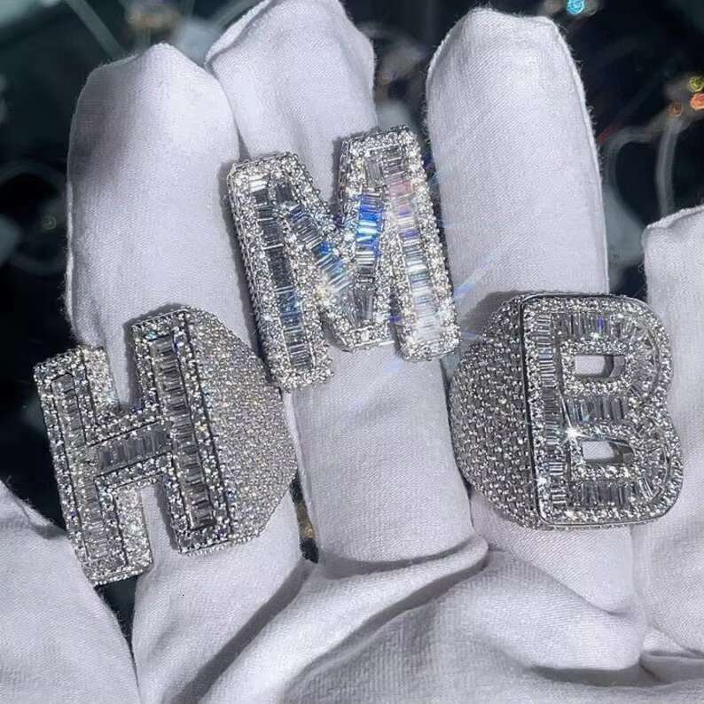 Custom VVS Moissanite Dia Hip Hop Jewelry Baguette Cut Sterg Sier Iced Out Initial Name Letter Ring