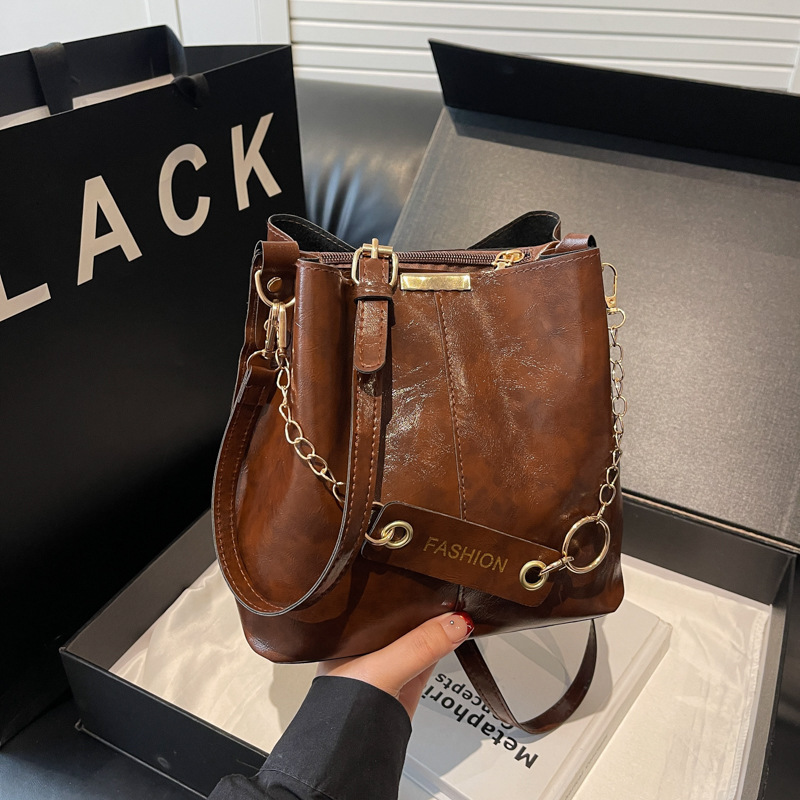 Large Capacity Women s Crossbody Bag Fashion Designer Trendy Chain Bucket Bag 2025 New Wide Shoulder Strap Texture Single Shoulder High quality Versat