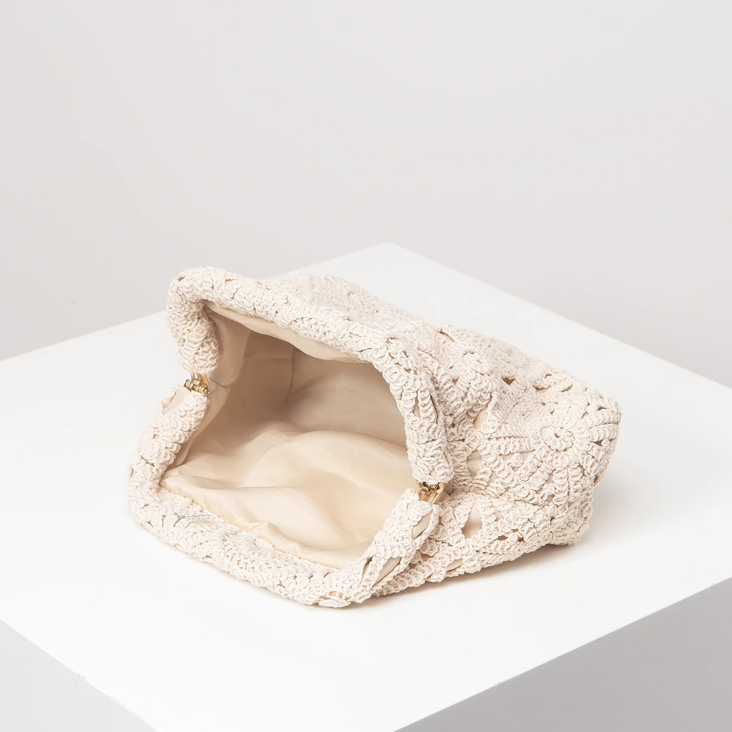 Pattern hollow woven bagsimple clutch bagbohemian clip bagholiday casual straw pursebeach bagrandom pattern 250227