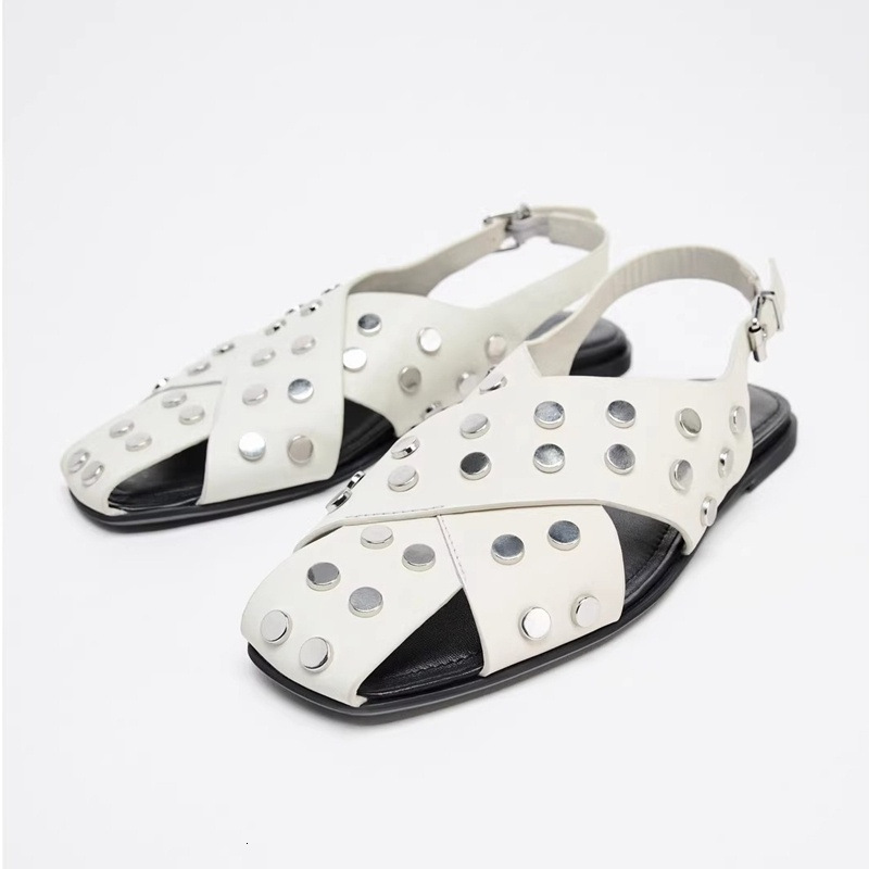 2025 Spring summer Sandals Fashion Designer Women s New Rivet High Quality Leather Original Flat Casual Slippers Beach Shoes