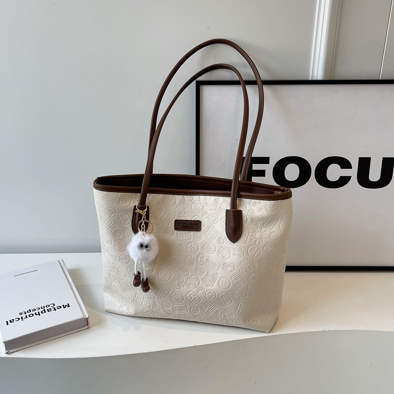 Outdoor Single Large Capacity Women s 2025 Spring And Summer Designer New Multifunctional Storage Bag Commuting Armpit Bag Handbag