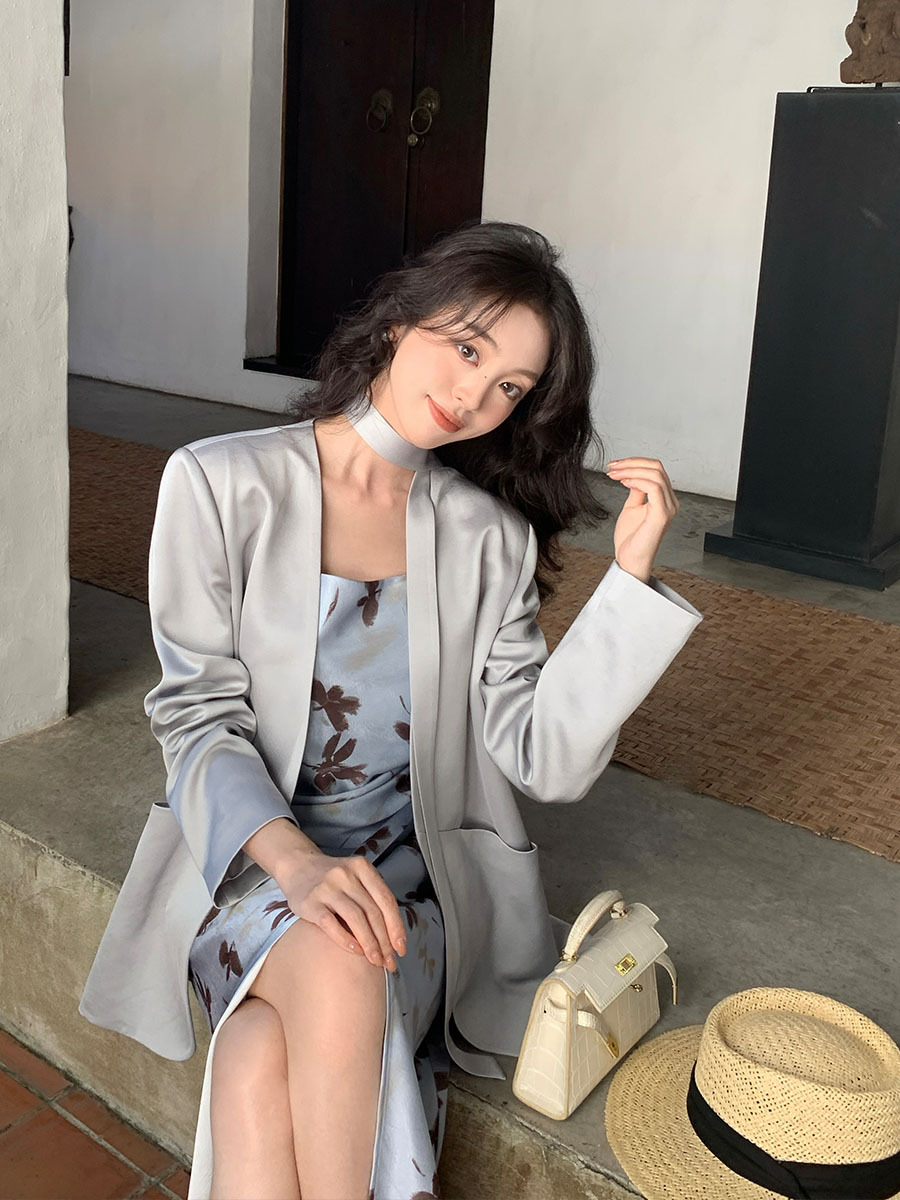 X37Chic Gray Blazer for Ladies Contemporary Elegance Fit for Both Seasonal Transitions of 2025