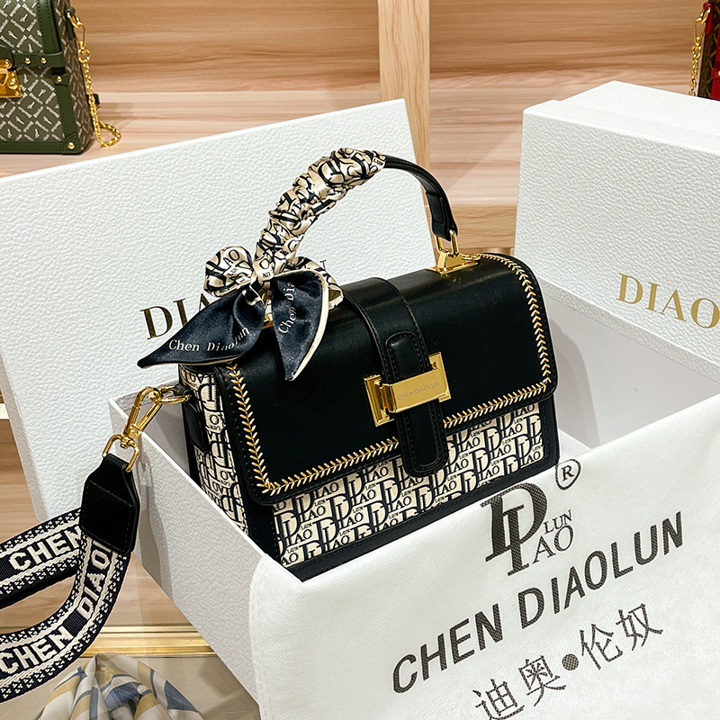 This Season's New Women's Popular. Handheld Small Square Bags Are High-End And Versatile. Women's Crossbody Bag 8027# Adjustable Strap