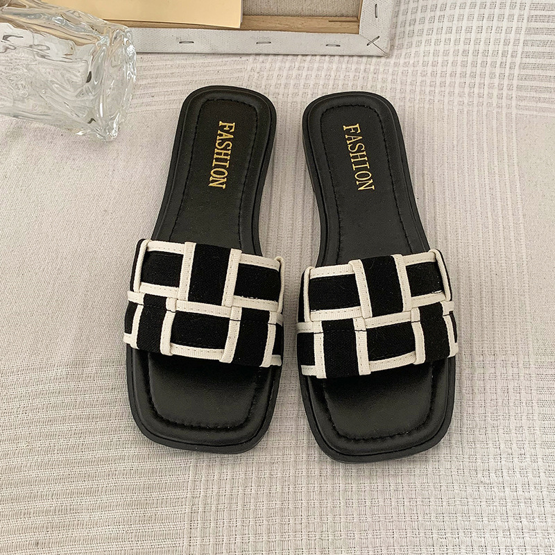 2025 Summer Popular Women s Sandals Fashion Designer New Trend Flat Bottom Non Slip Soft Bottom Outdoor Casual Slippers Beach Shoes