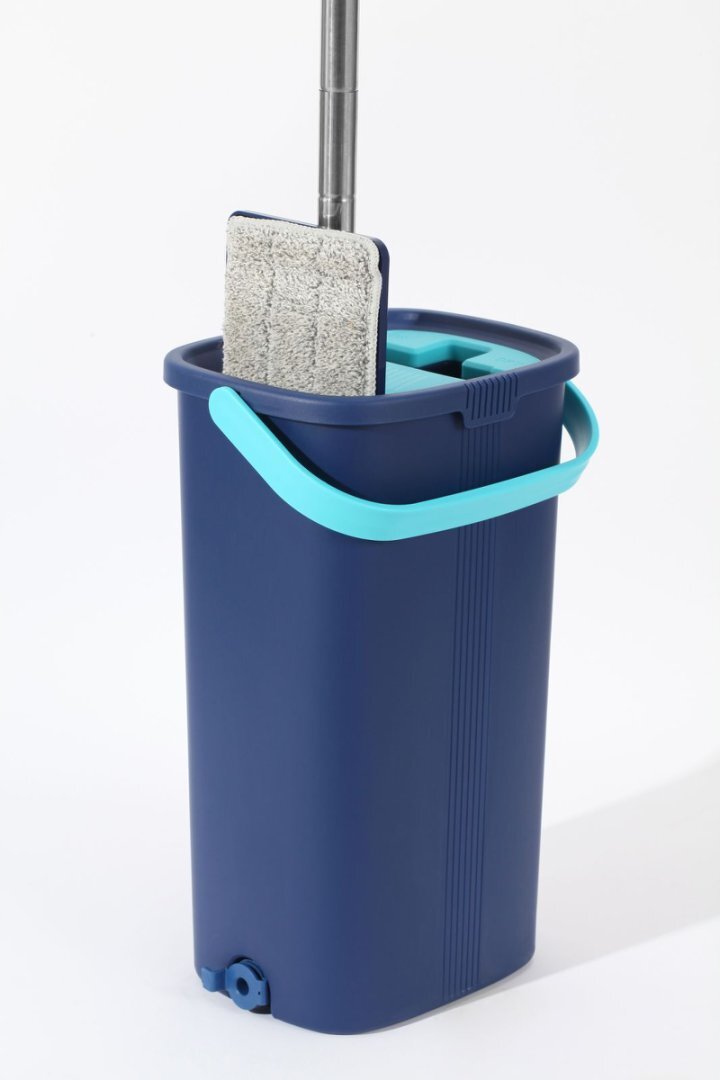Ergonomic Home Cleaning System: Medium Mop and Bucketset with Dual Microfiber Towels for Quick Sweeping Action