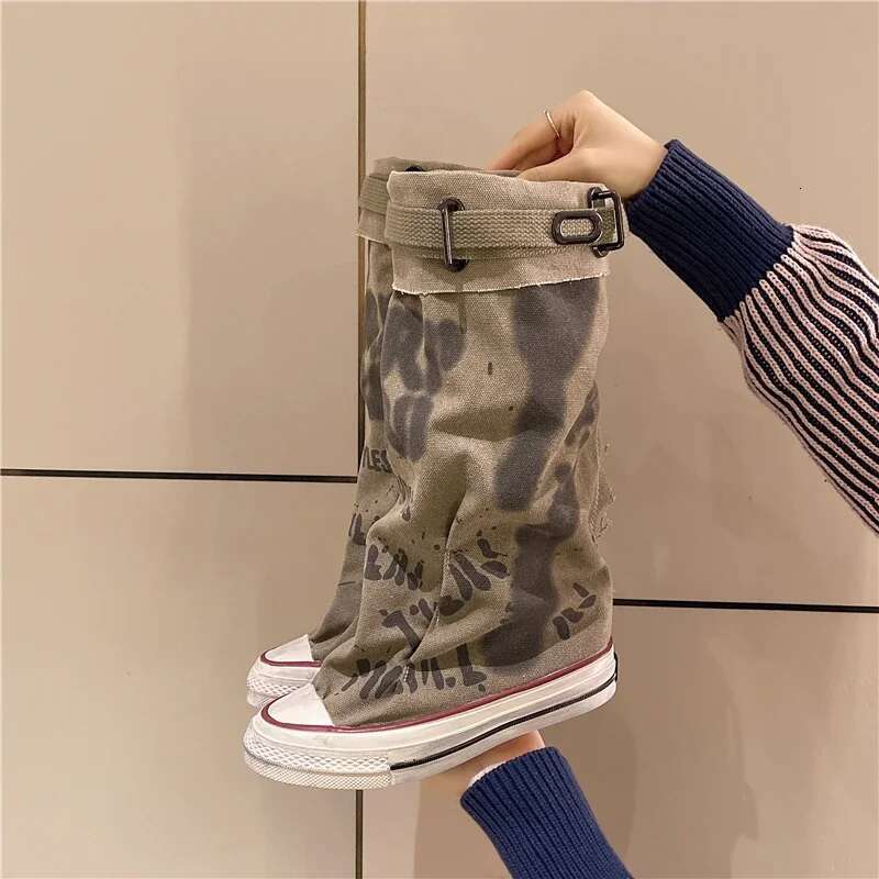 2025 New Women's Spring Designer Graffiti High Canvas Round Head Middle Heel Non slip Boots Women's Casual Fashion Rubber Sole