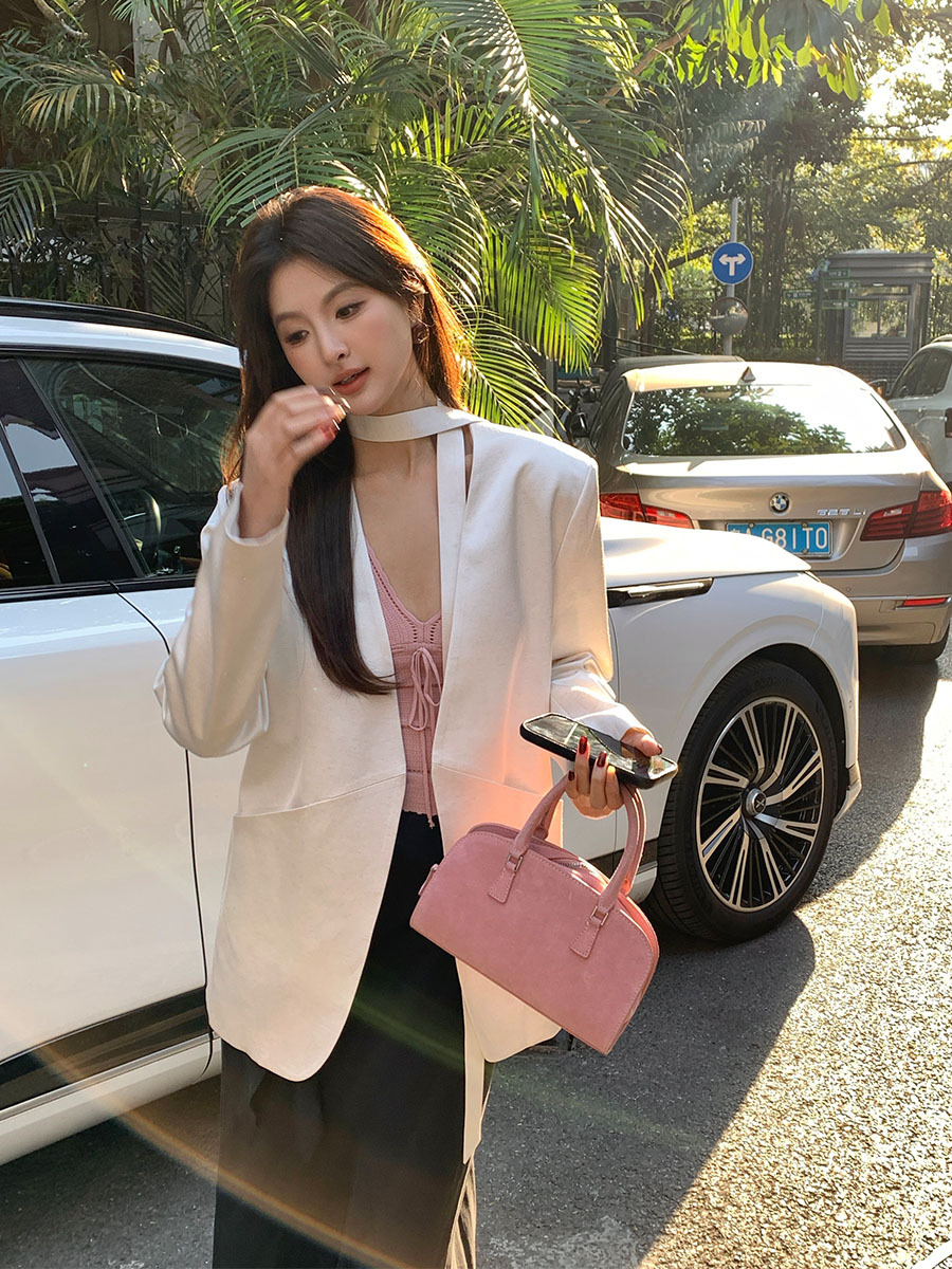 X37Chic Gray Blazer for Ladies Contemporary Elegance Fit for Both Seasonal Transitions of 2025