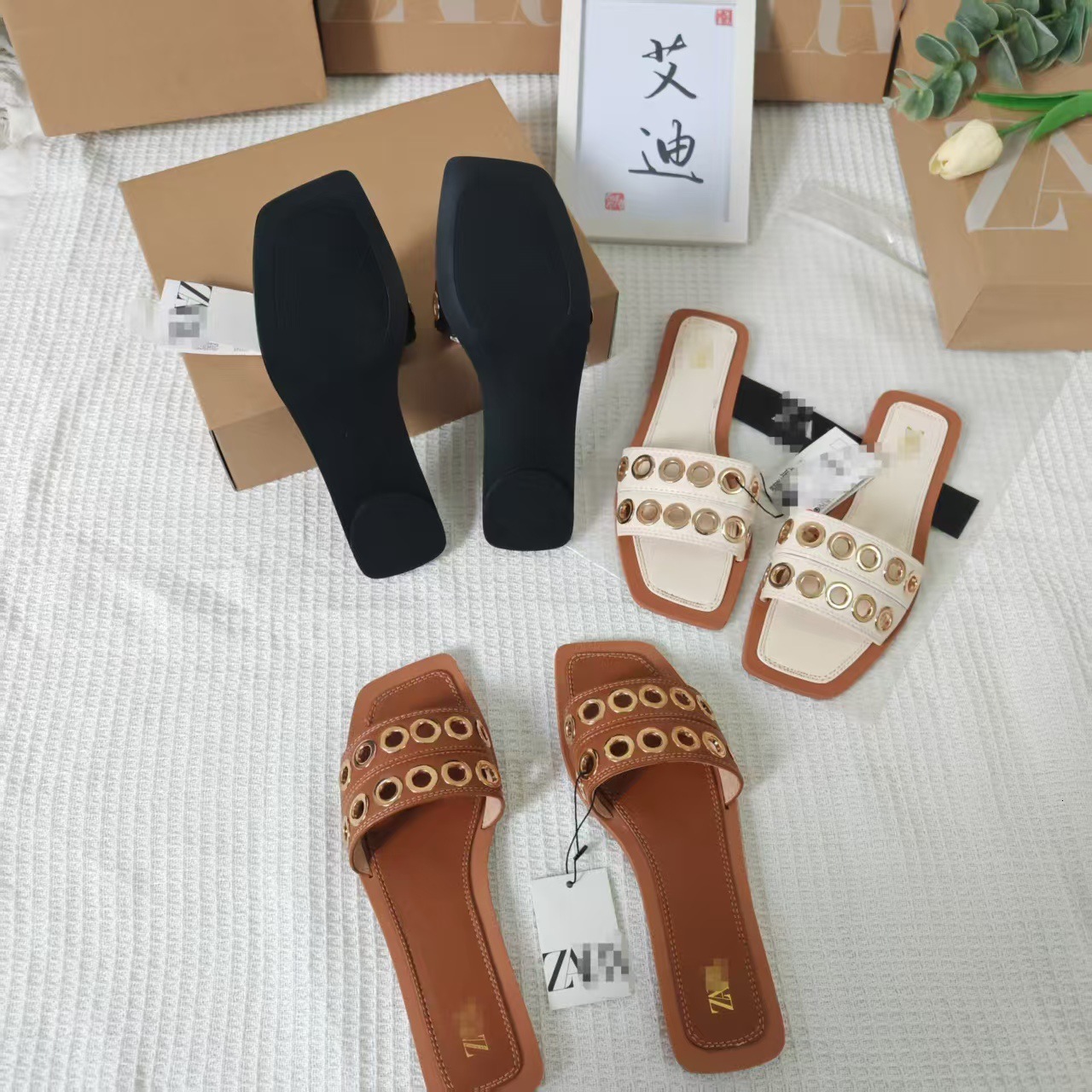 Summer New Flat Sandals With Hardware Buckle Hollow Designer Sandals Fashion Designer Multi Functional Light Free Shipping Luxury Women Slippers Casua