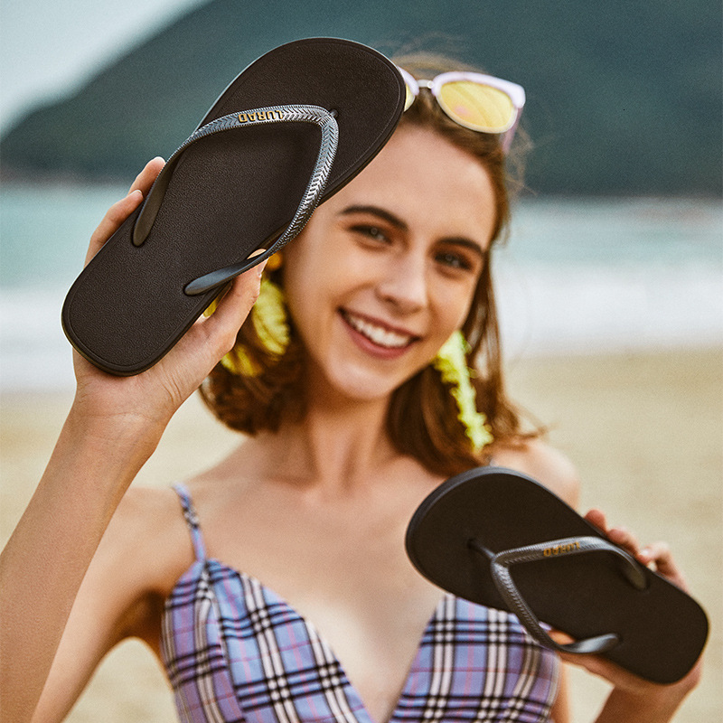 Summer 2025 Women Sandals Rubber Non Slip Beach Sandals Fashion Designer Sandals Golden Soft Thin Fashion Free Shipping Flip Flops Outdoor Comfortable