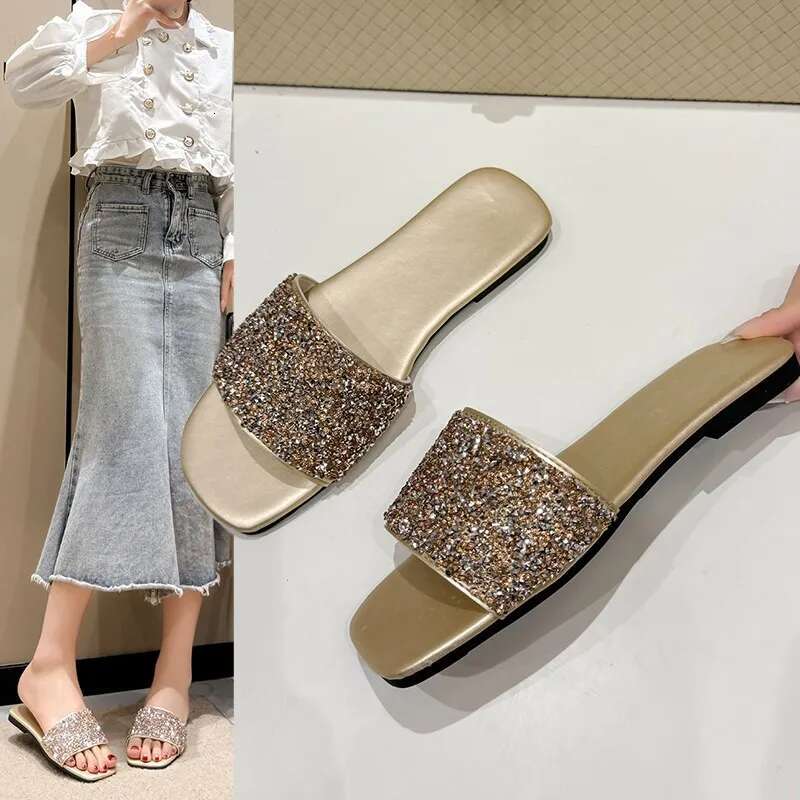 2025 Summer Women's Flat Sandals European And Free Shipping New Lightweight And Comfortable Designer Sandals Outdoor Vacation Slippers Flip Flops
