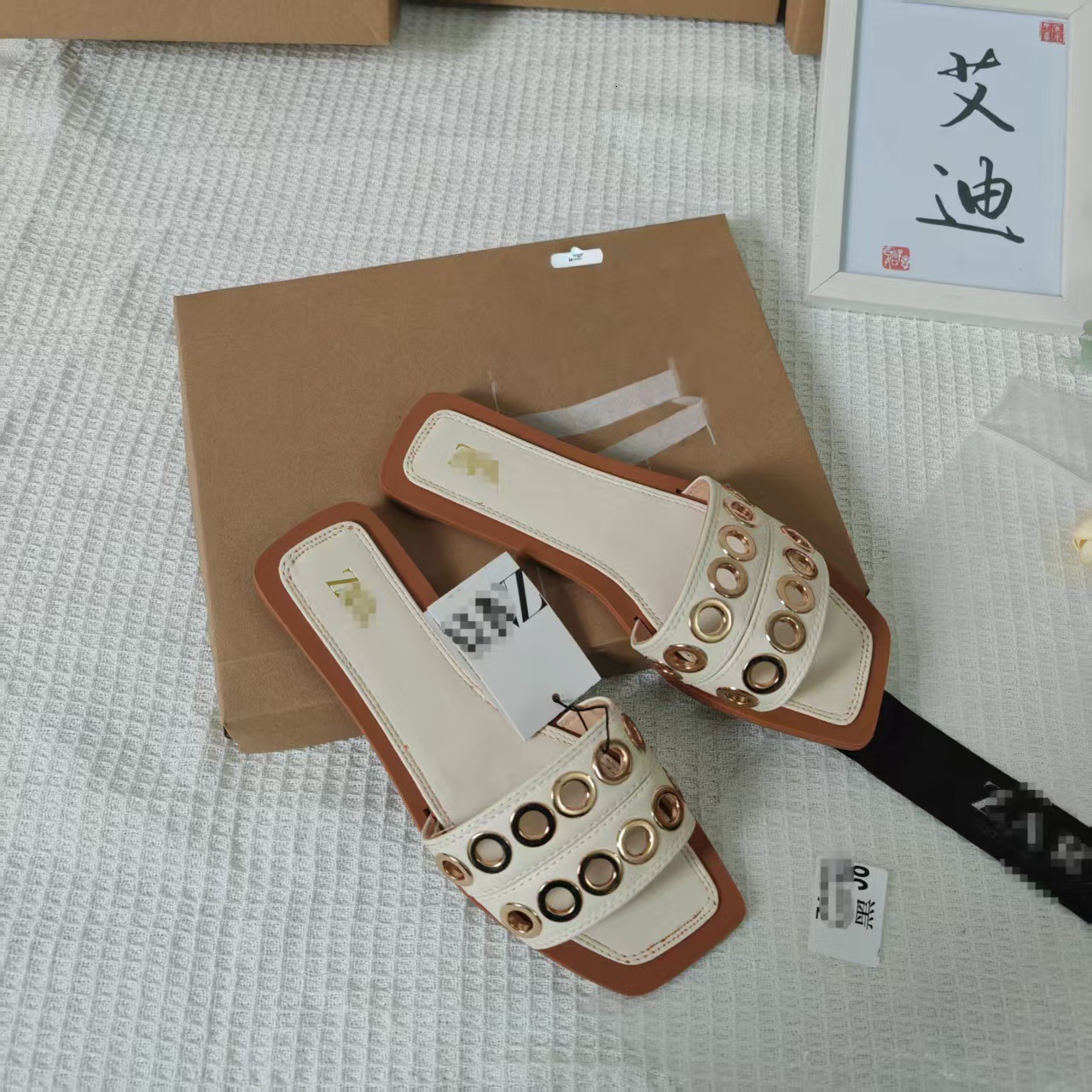 Summer New Flat Sandals With Hardware Buckle Hollow Designer Sandals Fashion Designer Multi Functional Light Free Shipping Luxury Women Slippers Casua